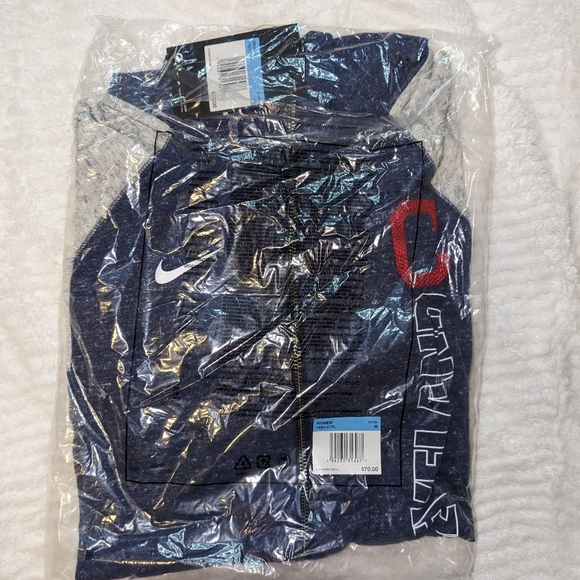 NWT Cleveland Indians Nike Women's Zip Up Hoodie - small - Picture 2 of 4